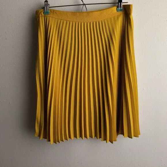LOFT Pleated Yellow Skirt - Picture 2 of 3